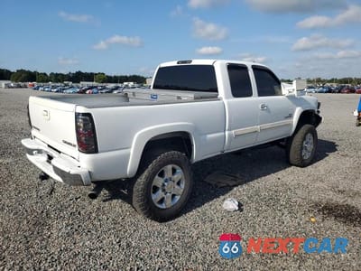 Trzecie zdjęcie samochodu z tyłu: 2005 CHEVROLET SILVERADO K2500 HEAVY DUTY VIN:1GCHK29265E290364 - miniatura