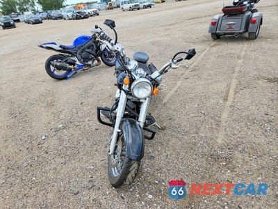 Drugie zdjęcie samochodu z przodu: 2009 YAMAHA XVS650 A VIN:JYAVM01EX9A133050 - miniatura