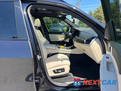 Piąte zdjęcie samochodu w środku: 2021 BMW X5 XDRIVE40I VIN:5UXCR6C07M9G96683 - miniatura