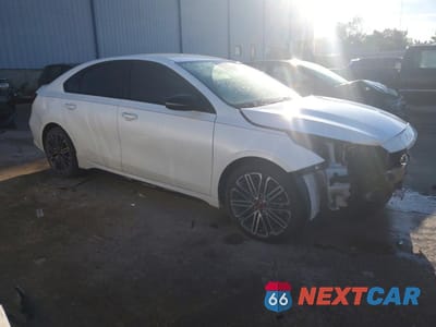 Czwarte zdjęcie samochodu z boku: 2023 KIA FORTE GT VIN:3KPF44AC7PE534919 - miniatura