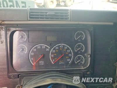 Zdjęcie 8 z 10 samochodu: 2005 FREIGHTLINER CONVENTIONAL COLUMBIA VIN:1FUJA6CK55DU20542 - miniatura