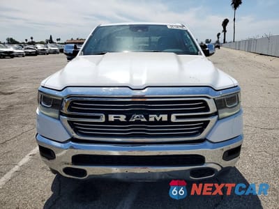 Piąte zdjęcie samochodu w środku: 2022 RAM 1500 LARAMIE VIN:1C6SRFJT9NN159059 - miniatura