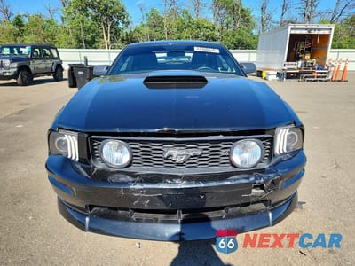 Piąte zdjęcie samochodu w środku: 2005 FORD MUSTANG GT VIN:1ZVFT82H955251626 - miniatura