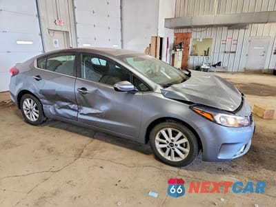 Czwarte zdjęcie samochodu z boku: 2017 KIA FORTE S VIN:3KPFL4A70HE028856 - miniatura