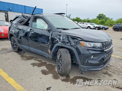 Czwarte zdjęcie samochodu z boku: 2025 JEEP COMPASS LATITUDE VIN:3C4NJDBN2ST610068 - miniatura