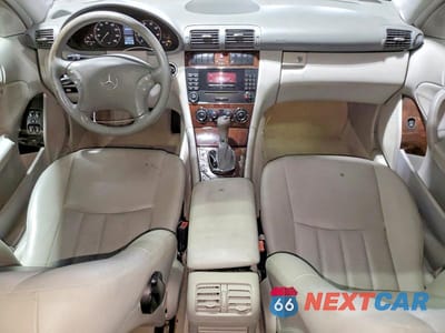 Zdjęcie 8 z 13 samochodu: 2005 MERCEDES-BENZ C240 SPORT VIN:WDBRF61J35A652837 - miniatura