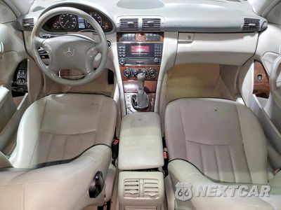 Zdjęcie 8 z 13 samochodu: 2005 MERCEDES-BENZ C240 SPORT VIN:WDBRF61J35A652837 - miniatura