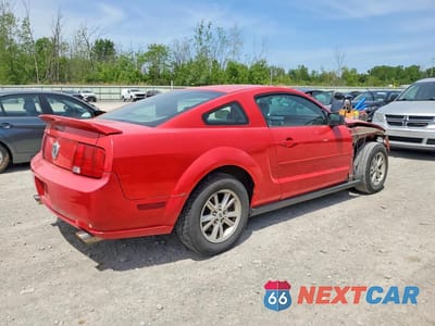 Trzecie zdjęcie samochodu z tyłu: 2005 FORD MUSTANG VIN:1ZVFT80NX55206378 - miniatura