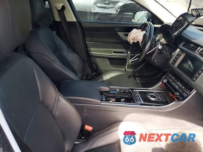 Zdjęcie 7 z 12 samochodu: 2017 JAGUAR XF PREMIUM VIN:SAJBJ4BV1HCY46655 - miniatura
