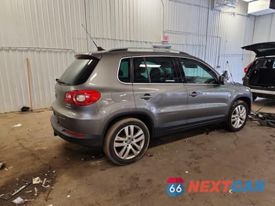 Trzecie zdjęcie samochodu z tyłu: 2011 VOLKSWAGEN TIGUAN S VIN:WVGBV7AX8BW532526 - miniatura