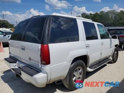 Trzecie zdjęcie samochodu z tyłu: 2000 CADILLAC ESCALADE LUXURY VIN:1GYEK63R4YR221227 - miniatura