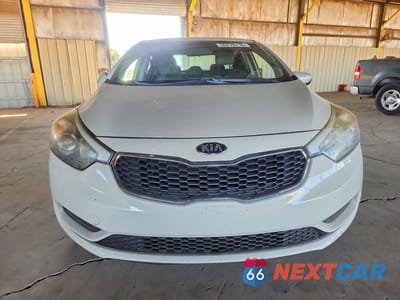 Piąte zdjęcie samochodu w środku: 2014 KIA FORTE LX VIN:KNAFK4A62E5114247 - miniatura