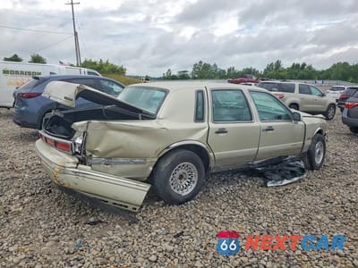 Trzecie zdjęcie samochodu z tyłu: 1997 LINCOLN TOWN CAR EXECUTIVE VIN:1LNLM81W7VY726400 - miniatura