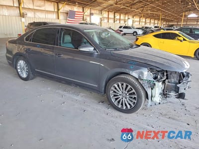 Czwarte zdjęcie samochodu z boku: 2017 VOLKSWAGEN PASSAT SE VIN:1VWBT7A37HC082401 - miniatura