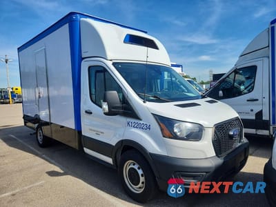 Czwarte zdjęcie samochodu z boku: 2023 FORD TRANSIT DELIVERY TRUCK VIN:1FDBW5ZG7PKA11057 - miniatura