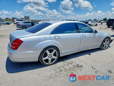 Trzecie zdjęcie samochodu z tyłu: 2012 MERCEDES-BENZ S 550 VIN:WDDNG7DB3CA432317 - miniatura