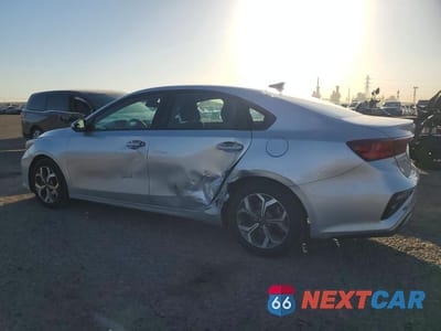 Drugie zdjęcie samochodu z przodu: 2021 KIA FORTE LXS VIN:3KPF24AD4ME387601 - miniatura