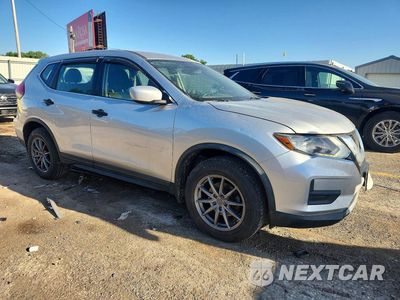 Czwarte zdjęcie samochodu z boku: 2017 NISSAN ROGUE S VIN:KNMAT2MV1HP588684 - miniatura