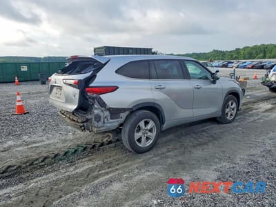 Trzecie zdjęcie samochodu z tyłu: 2022 TOYOTA HIGHLANDER LE VIN:5TDZZRAH5NS542592 - miniatura