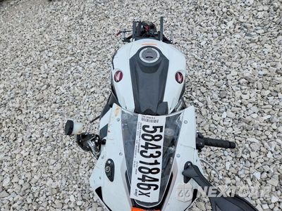 Piąte zdjęcie samochodu w środku: 2026 HONDA CBR1000 RR VIN:JH2SC7711TK900624 - miniatura