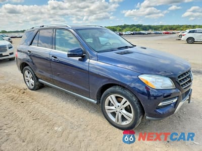 Czwarte zdjęcie samochodu z boku: 2015 MERCEDES-BENZ ML 350 4MATIC VIN:4JGDA5HB2FA449163 - miniatura