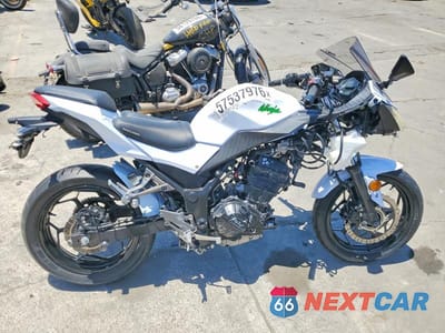 2015 KAWASAKI EX300 B JKAEX8B17FDA21044 - główne zdjęcie licytacji z USA - miniatura