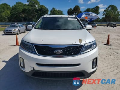 Piąte zdjęcie samochodu w środku: 2014 KIA SORENTO LX VIN:5XYKT3A65EG475293 - miniatura