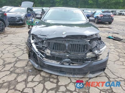 Piąte zdjęcie samochodu w środku: 2018 BMW M550XI VIN:WBAJB9C5XJB049607 - miniatura