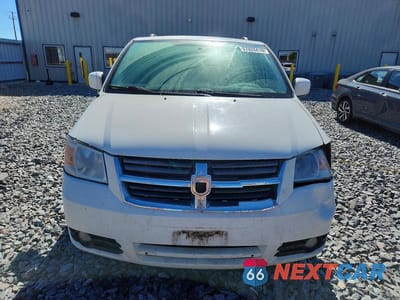 Piąte zdjęcie samochodu w środku: 2010 DODGE GRAND CARAVAN SXT VIN:2D4RN5D10AR107679 - miniatura