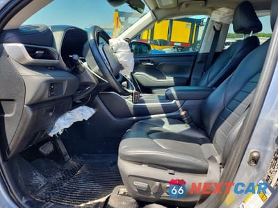 Zdjęcie 7 z 13 samochodu: 2021 TOYOTA HIGHLANDER XLE VIN:5TDGZRAH7MS074175 - miniatura
