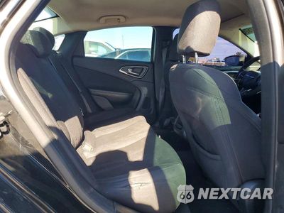 Zdjęcie 10 z 12 samochodu: 2015 CHRYSLER 200 LIMITED VIN:1C3CCCAB4FN574557 - miniatura
