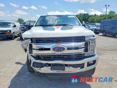 Piąte zdjęcie samochodu w środku: 2018 FORD F-250 VIN:1FT7X2B63JEC66415 - miniatura