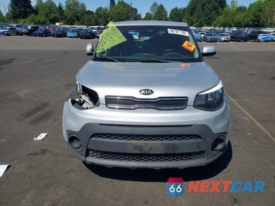 Piąte zdjęcie samochodu w środku: 2017 KIA SOUL BASE VIN:KNDJN2A26H7455648 - miniatura