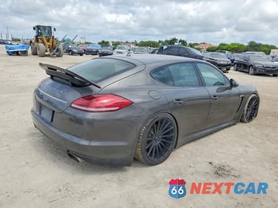 Trzecie zdjęcie samochodu z tyłu: 2013 PORSCHE PANAMERA 2 VIN:WP0AA2A71DL015779 - miniatura