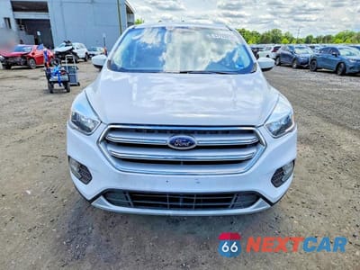 Piąte zdjęcie samochodu w środku: 2019 FORD ESCAPE SE VIN:1FMCU9GD0KUB64368 - miniatura