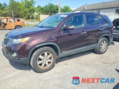 2011 KIA SORENTO LX 5XYKTDA12BG099433 - główne zdjęcie licytacji z USA - miniatura