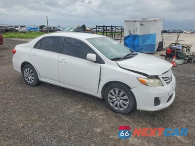 Czwarte zdjęcie samochodu z boku: 2013 TOYOTA COROLLA LE VIN:2T1BU4EE6DC977261 - miniatura
