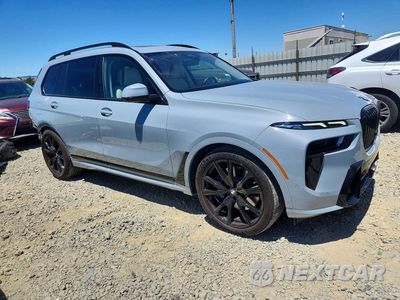 Czwarte zdjęcie samochodu z boku: 2024 BMW X7 XDRIVE40I VIN:5UX23EM07R9V41805 - miniatura