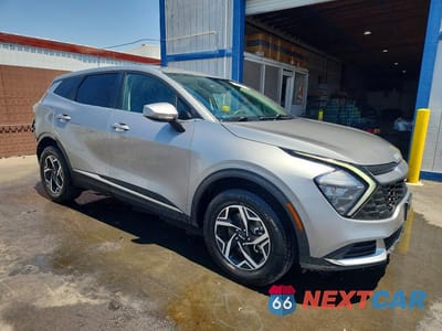 Czwarte zdjęcie samochodu z boku: 2023 KIA SPORTAGE LX VIN:KNDPUCAF3P7164447 - miniatura