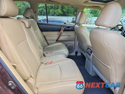Zdjęcie 11 z 13 samochodu: 2011 TOYOTA HIGHLANDER LIMITED VIN:5TDYK3EH3BS038433 - miniatura