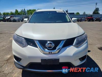 Piąte zdjęcie samochodu w środku: 2016 NISSAN ROGUE SV VIN:KNMAT2MT4GP631122 - miniatura