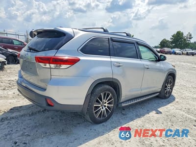 Trzecie zdjęcie samochodu z tyłu: 2017 TOYOTA HIGHLANDER SE VIN:5TDKZRFH4HS517701 - miniatura