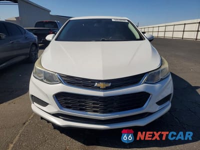 Piąte zdjęcie samochodu w środku: 2016 CHEVROLET CRUZE LS VIN:1G1BC5SM8G7241022 - miniatura