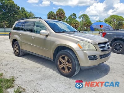 Czwarte zdjęcie samochodu z boku: 2007 MERCEDES-BENZ GL 450 4MATIC VIN:4JGBF71E47A144080 - miniatura