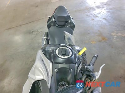 Piąte zdjęcie samochodu w środku: 2023 KAWASAKI ZR900 F VIN:ML5ZRDF15PDA58805 - miniatura