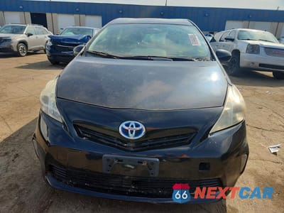 Piąte zdjęcie samochodu w środku: 2014 TOYOTA PRIUS V TWO VIN:JTDZN3EU2E3299437 - miniatura