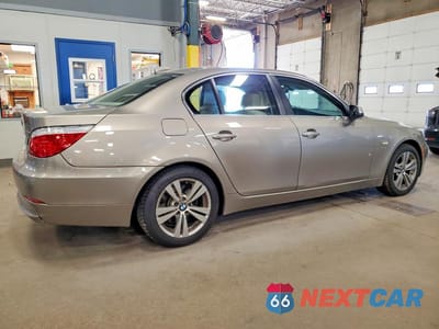Trzecie zdjęcie samochodu z tyłu: 2010 BMW 528 XI VIN:WBANV1C51AC159983 - miniatura