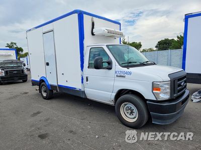 Czwarte zdjęcie samochodu z boku: 2023 FORD E350 REFRIGERATED BOX TRUCK VIN:1FDWE3FK9PDD08479 - miniatura