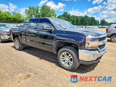 Czwarte zdjęcie samochodu z boku: 2019 CHEVROLET SILVERADO LD K1500 LT VIN:2GCVKPECXK1157165 - miniatura