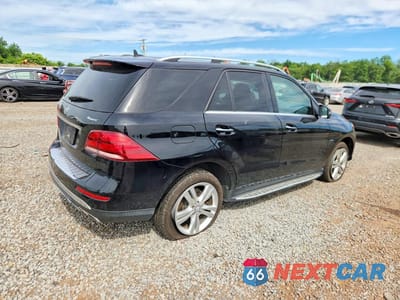 Trzecie zdjęcie samochodu z tyłu: 2017 MERCEDES-BENZ GLE 550E 4MATIC VIN:4JGDA6DB7HA838427 - miniatura